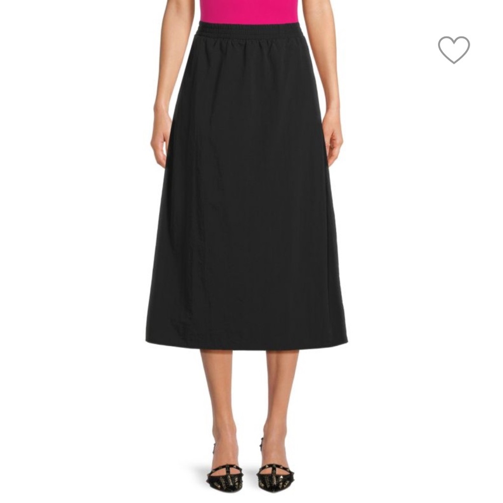 The Lynk Solid A Line Midi Skirt in black size medium